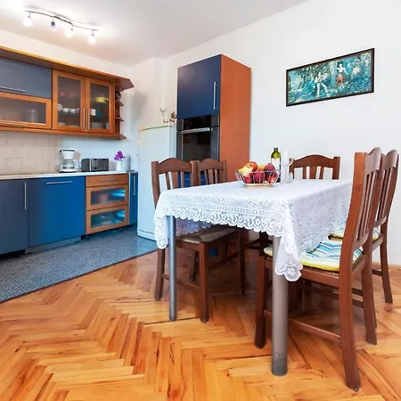 Guest house Up To 7 People,near And Centre *