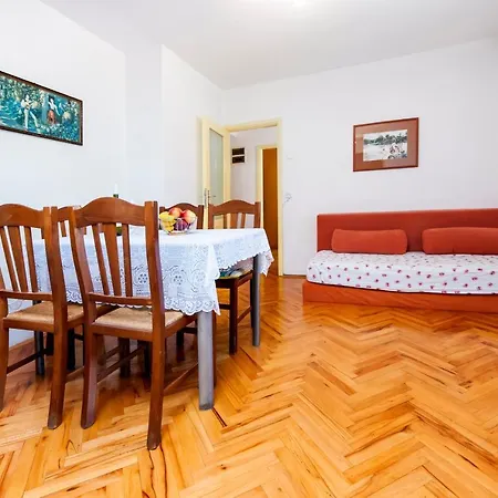Up To 7 People,near And Centre Rovinj