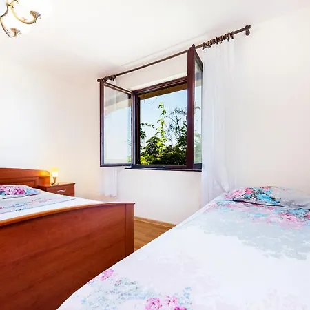 Guest house Up To 7 People,near And Centre Rovinj