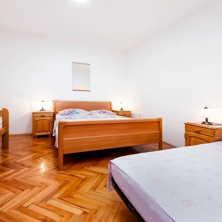 Up To 7 People,near And Centre Guest house Rovinj